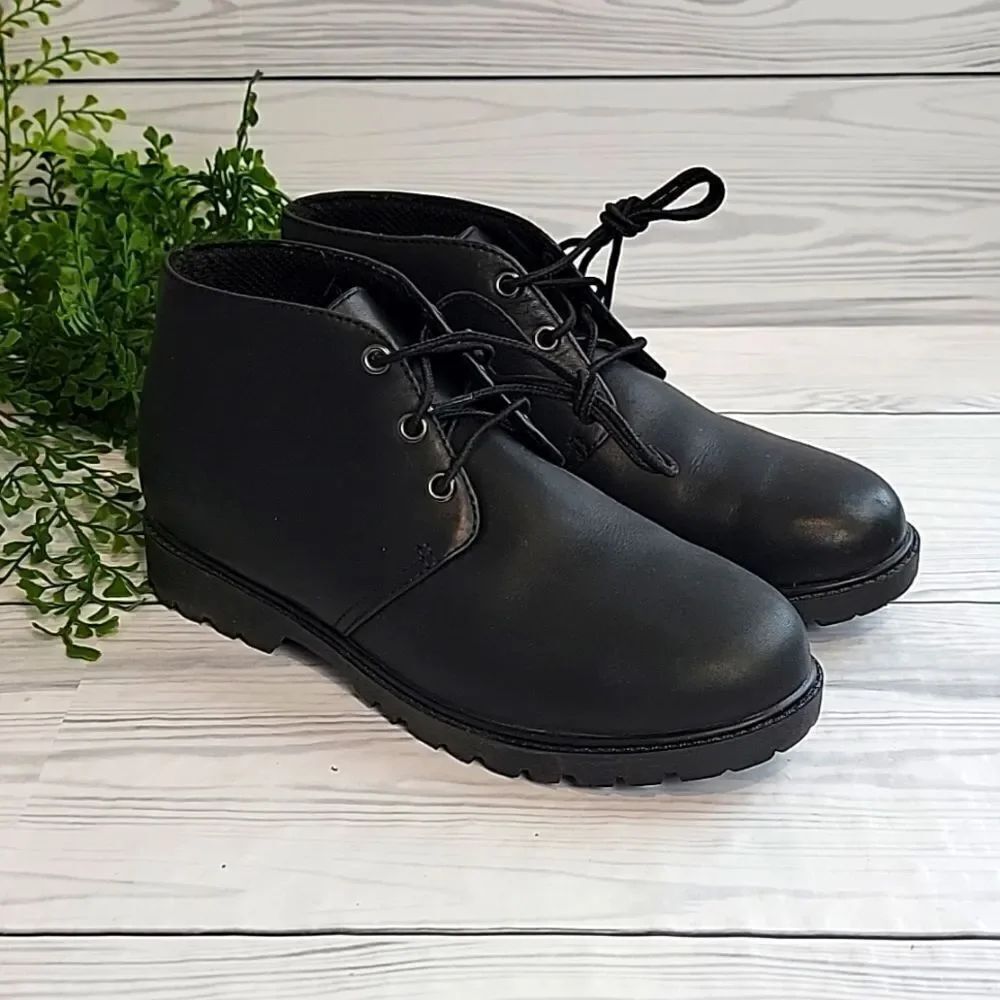 Actra Men's black chukka boots Size 9.5